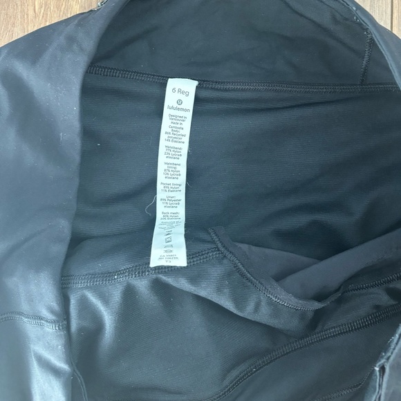 Lululemon Speed Up Black Shorts - Picture 4 of 5
